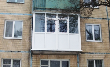 Балкон вид после остекления и окончания работ
