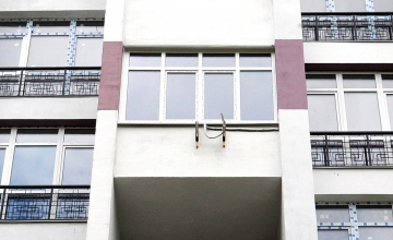 Балкон с современными пластиковыми окнами