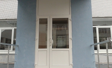 Окна для школы, входная дверь